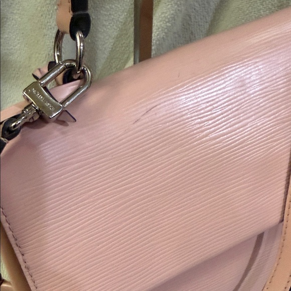 Louis Vuitton Epi Cluny MM Rose Ballerina Pink Bag With Shoulder Strap and COA - Picture 6 of 16